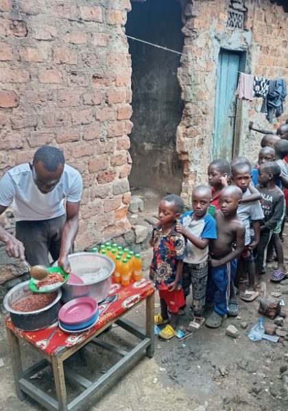 volunteer in Uganda africa with Ssedan Children Foundation